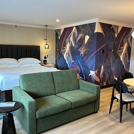 Sheraton Laval Hotel Exterior foto